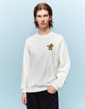 Urban Revivo Cartoon Embossed Crew Neck Men's Sweatshirts White | EBK7791XS