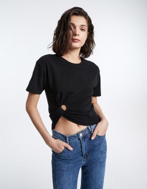 Urban Revivo Cropped With Ring Detail Women's T Shirts Black | KHD6534AS