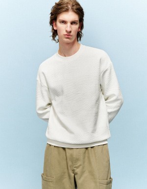 Urban Revivo Textured Crew Neck Men's Sweatshirts White | ZBR7882CV