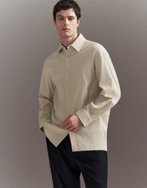 Urban Revivo Textured Loose Men's Shirts Khaki | JXK2856PX