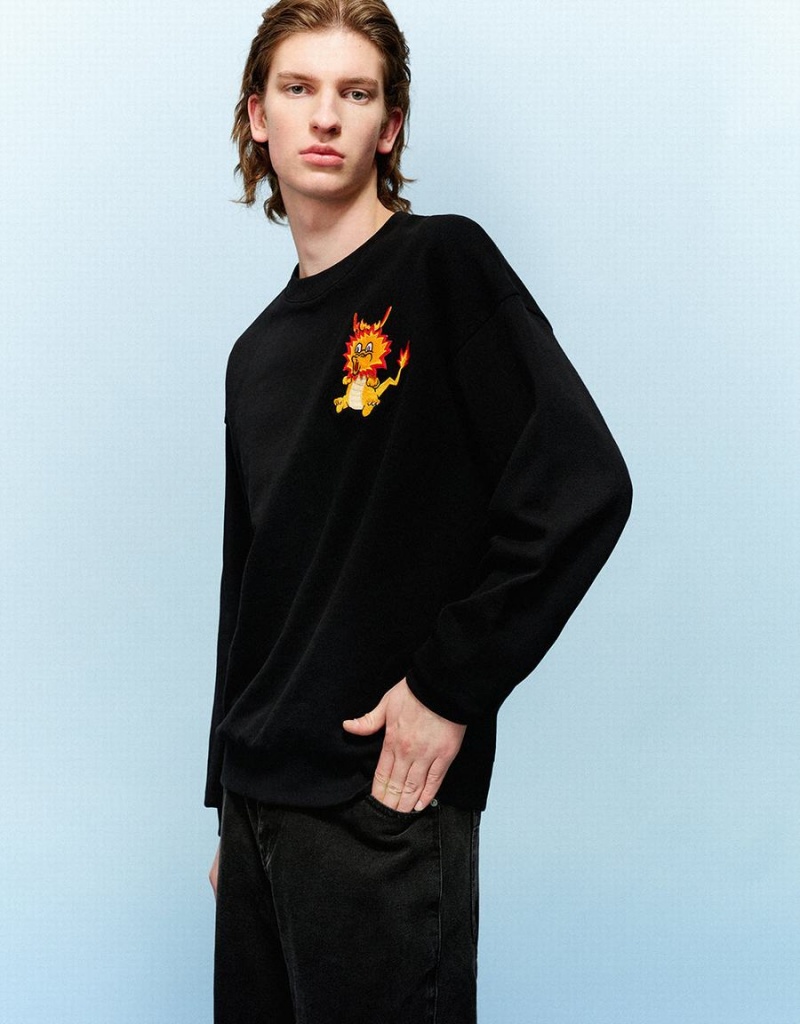 Urban Revivo Dragon Embossed Crew Neck Men's Sweatshirts Black | QUS5770GK